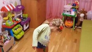 Огромная куча игрушек в детской комнате. A huge pile of toys in the nursery