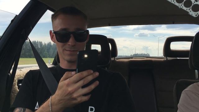 Бежевая Audi 100 2.2 turbo 10 клапанов, 242 л.с. 350 момента, катаю подписчиков на сотке в стоке смотреть онлайн