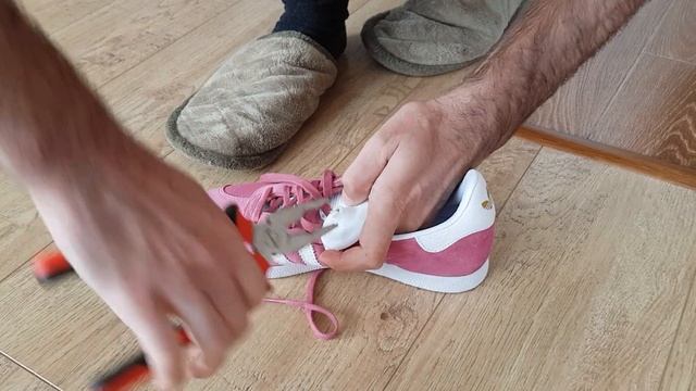 Как снять защитную клипсу бипер с обуви, одежды и т.д. смотреть онлайн