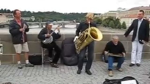 Trumpet, Tuba, Washboard, Banjo & Clarinet Performance by Bridge Band @ Charles Bridge смотреть онлайн