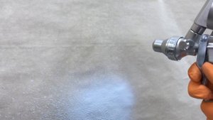 Пистолет ANI F1 на практике: нанесение распыляемого герметика