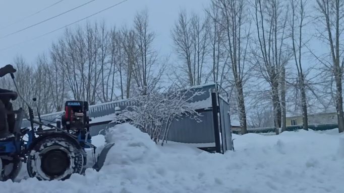 Завалило снегом.  Как я справляюсь с этой проблемой при помощи Бурлачка.