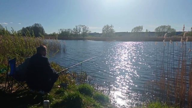 Рыбалка на фидер. Рыбалка на не большом озере. Рыбалка в Беларуси.