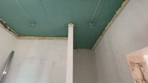 Натяжной потолок на мансарде с перегибами #мансарда #дизайнквартиры