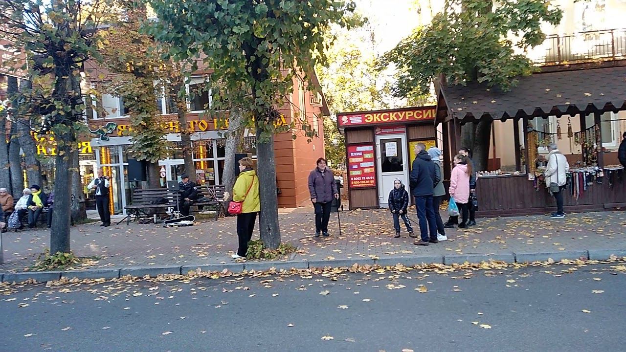 Город Светлогоск Калининградская область, выступления музыкантов у тёплый осенний день смотреть онлайн