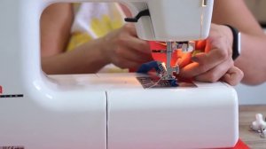 Демонстрация лапки для пришивания бейки, швейная машина ELNA 3005