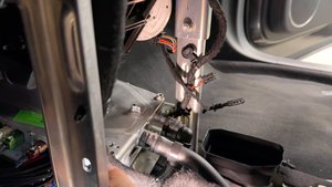 Где находится порт в любом «Рестайле LiAuto»