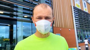 Катя и Макс идут в магазин