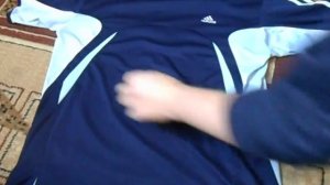 Как быстро и аккуратно сложить футболку или рубашку с коротким рукавом