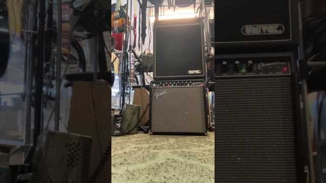 Fender Champion 40 multi effect Guitar amp played with Stratocaster finger picking. Small Town Musi смотреть онлайн