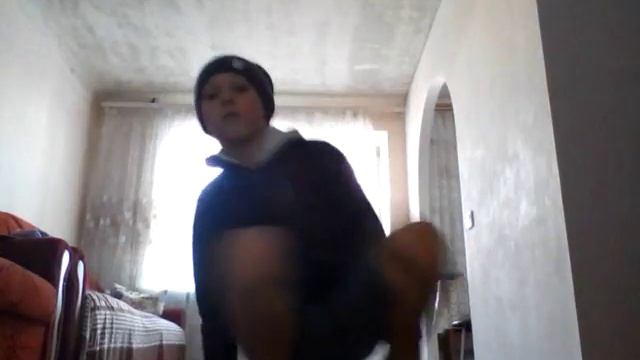 Крутитися на голове и спине и на плече стоим в черепахе , бейби фриз , сикстеп смотреть онлайн