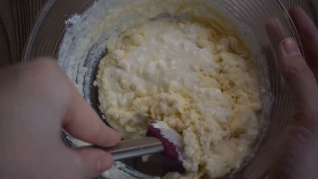 Обалденные сырники из творога с изюмом. Сырники на манке. Рецепт сырники. Как приготовить сырники.
