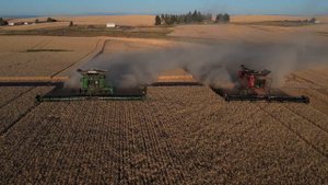 John Deere X9 1100 w/ HD50R Vs Case IH 9250