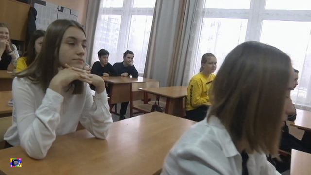 С ПРАЗДНИКОМ ВЕСНЫ, МИЛЫЕ ОДНОКЛАССНИЦЫ 2020 смотреть онлайн