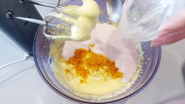 Этот кекс с абрикосами получается такой мягкий и нежный. Всё дело в пропитке!