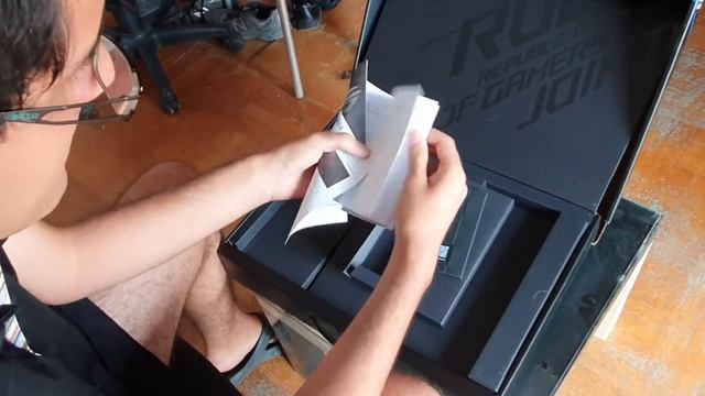 ASUS ROG Strix Scar 17 Laptop Unboxing смотреть онлайн