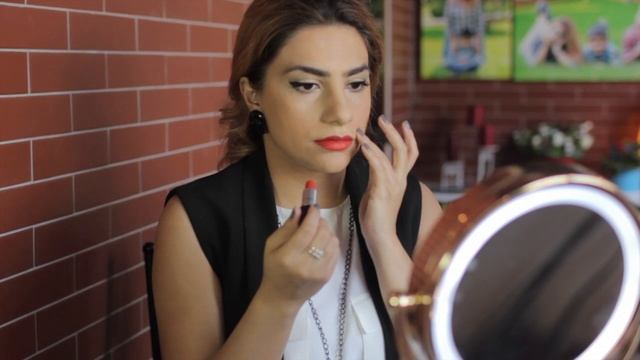 Qırmızı dodaq boyası ilə makeup-макияж с красной помадой смотреть онлайн