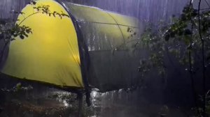 Крепкий сон в желтой палатке под сильным дождем и громом для мгновенного расслабления
