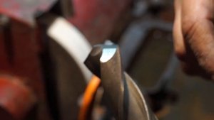 ЗАТОЧКА СВЁРЛ Часть №2 ПРИСПОСОБЛЕНИЕ ДЛЯ ЗАТОЧКИ..mp4