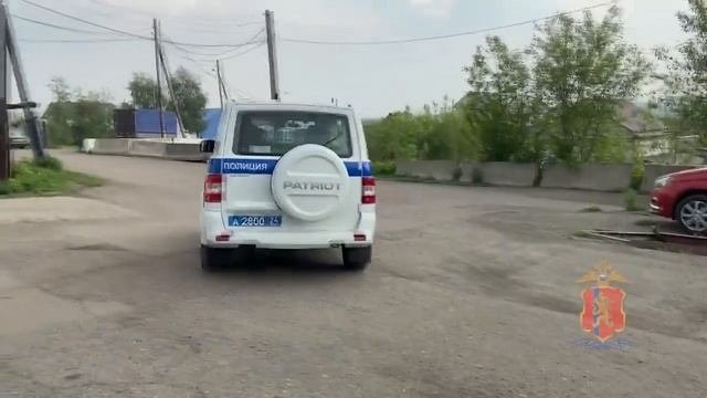 В Красноярском крае сотрудники трёх отделов полиции нашли заблудившегося в тайге собирателя черемши