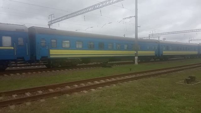 Электровоз ЧС8-031 с поездом №774 Киев - Шостка смотреть онлайн