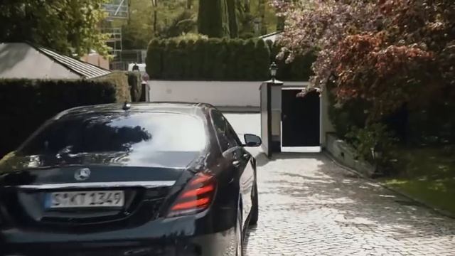 BMW despide en un i8 Roadster al CEO de Mercedes-Benz смотреть онлайн