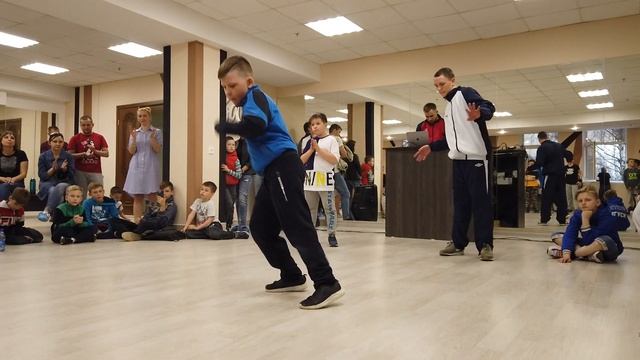 Славик Ваня Боря VS Артем Степа Арсений смотреть онлайн