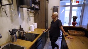 РУМТУР: Маленький лофт со спальней на втором этаже и местами для отдыха