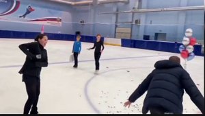 Алина Загитова отмечает День Рождения тренера с командой. Даниил Глейхенгауз. #AlinaZagitova