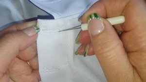 Футболка Поло шьем от начала до конца. Пуговица и петелька. Часть 5.mp4