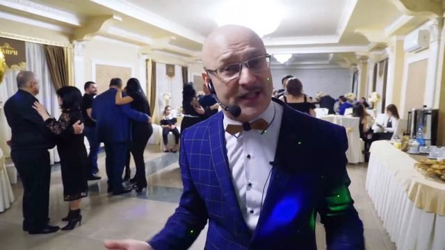 Ведущий Андрей Рязанцев
