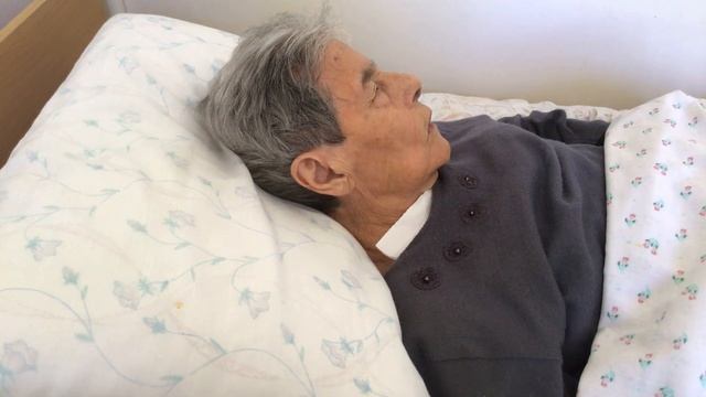 Хочу показать как у этой бабушки гречанки потемнели волосы, были совершенно белые... смотреть онлайн