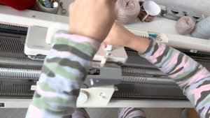 Как связать повязку на голову на вязальной машине