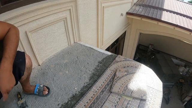 Как положить плитку на балконе своими руками.
