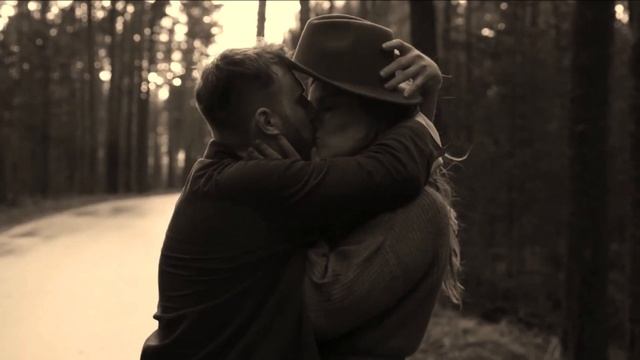 А жизнь улыбается на удивленье! смотреть онлайн