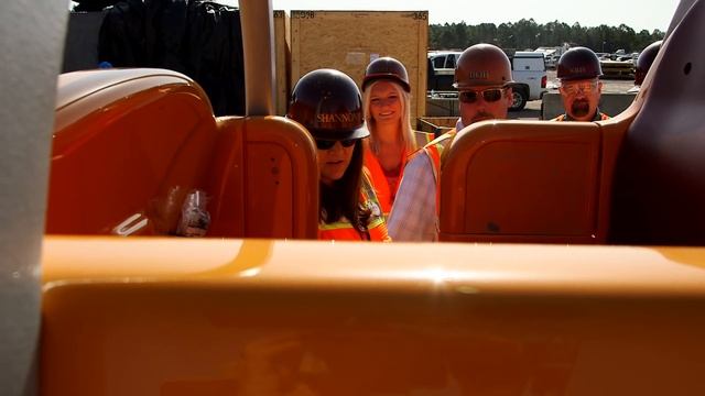 Imagineers Ready Slinky Dog Dash Ride Vehicle | Disney's Hollywood Studios смотреть онлайн