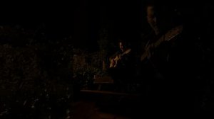 По рестораном ( поляк на гитаре )