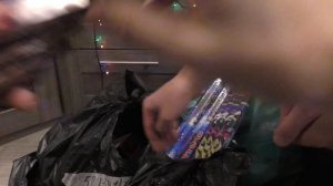 ОБЗОР НА ПИРОТЕХНИКУ ДРУГА НА НОВЫЙ ГОД 2019 | ТРИ БОЛЬШИХ ПАКЕТА С ПИРОТЕХНИКОЙ!