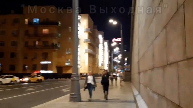 Вечерний салют над москвой рекой в москве на день города парк горького крымский и андреевский мост