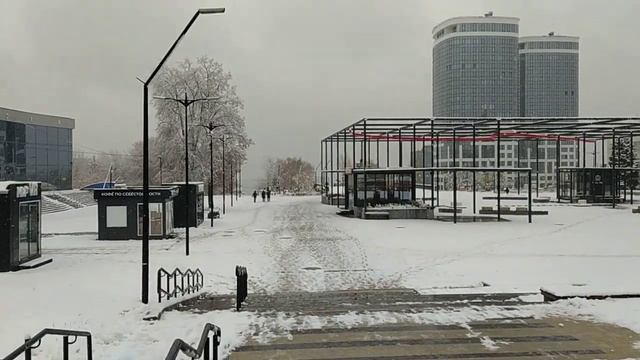 ПЕРВЫЙ СНЕГ в Ижевске утром 24 октября 2023 -- глазами Валерия Нуриахметова * ВНуриСвет * Дебёсы * смотреть онлайн