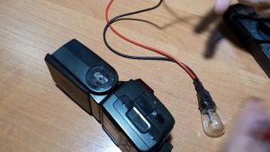 Как разрядить конденсатор внешней вспышки лампочкой на 220 V 15 W на примере Nikon SB-600