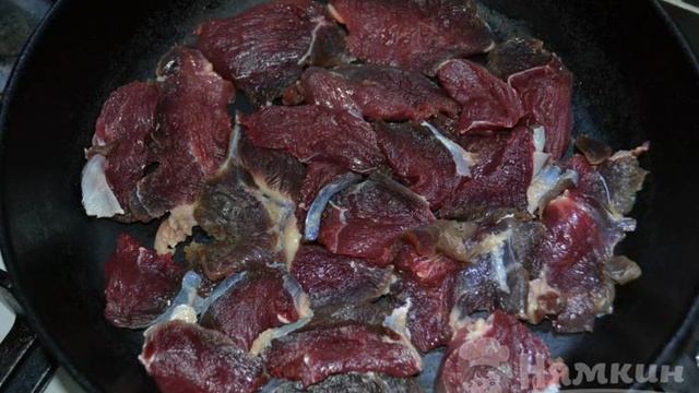 Картошка с кониной на сковородке