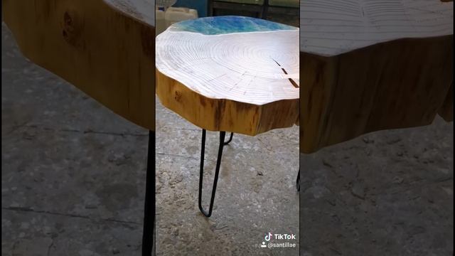 Журнальный стол из спила кавказского карагача с рисунком моря в технике Resin Art