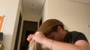 Дочь стрижёт маму / стрижка каскад / постричь самой себя /