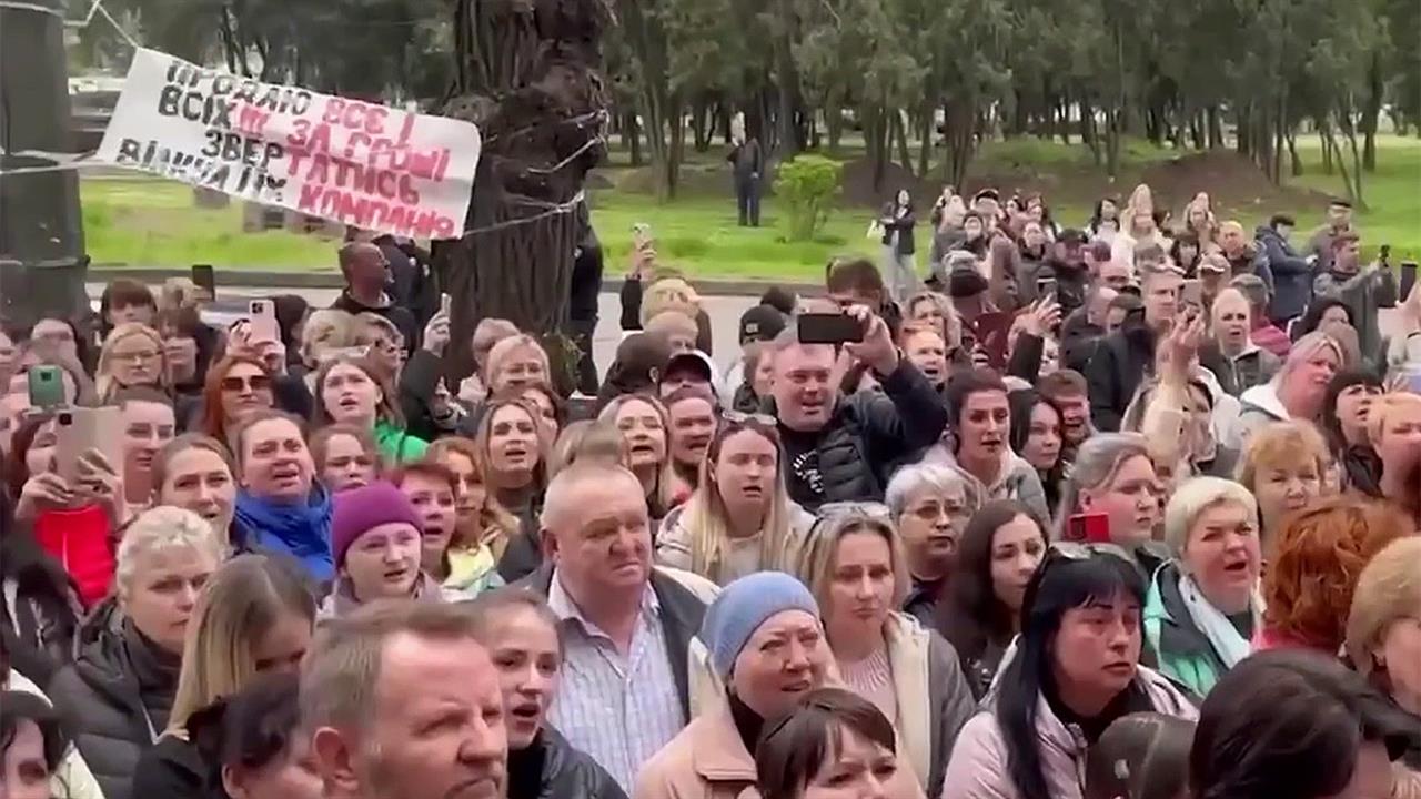 На Украине матери и жены "теробороновцев" протестуют из-за отправки их родных на убой