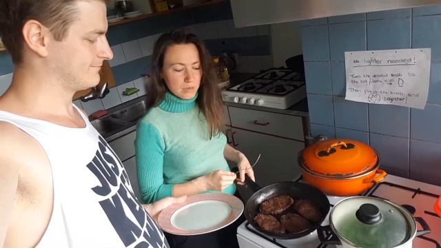ГОТОВИМ И БОЛТАЕМ: ГОВЯЖИЙ СТЕЙК И СТРУЧКИ ФАСОЛИ ☕ вкусный обзор еды смотреть онлайн