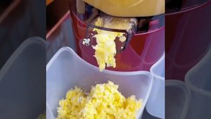 Гаджет для кухни  для очистки кукурузы #shorts