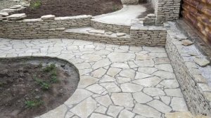 Дорожка из песчаника.