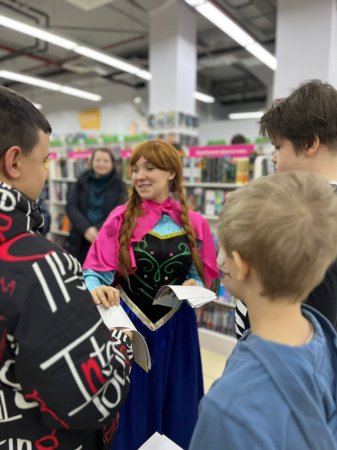 Детская программа Эльза и Анна в книжном магазине