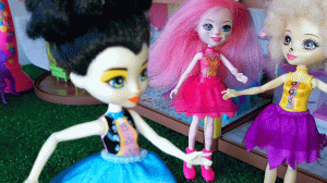 У Enchantimals сломалась стиральная машина Неожиданная встреча Играем в куклы Видео для детей